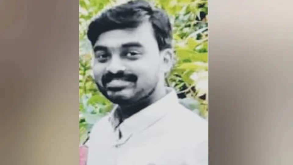 Doctor body found in Gorakhpur hostel Ate dinner with friends at night dead body found in morning see photos