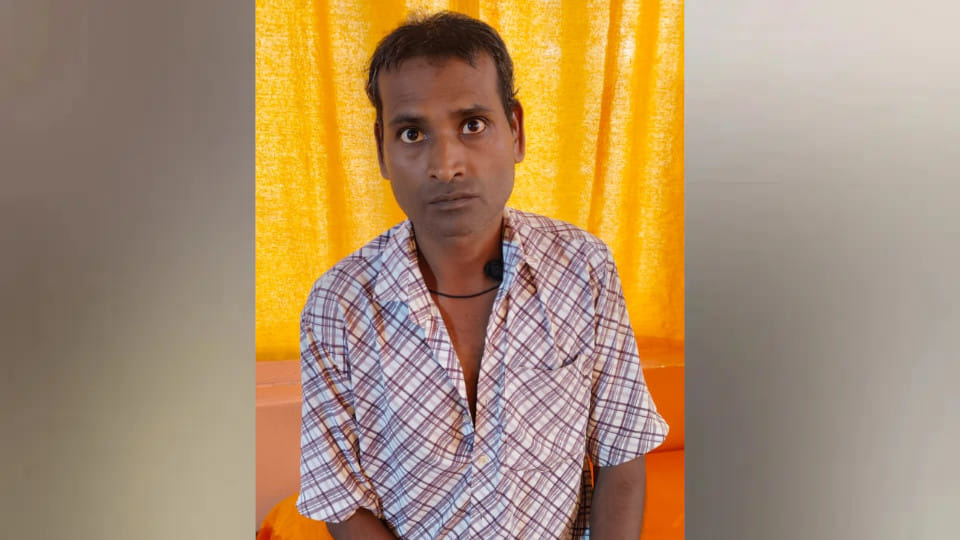 Sailors saved the life of a mentally challenged person in Gorakhpur and were rewarded