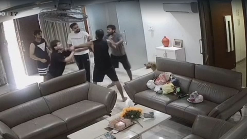 youth entered house and beat up person in dispute over removing tempo In Faridabad