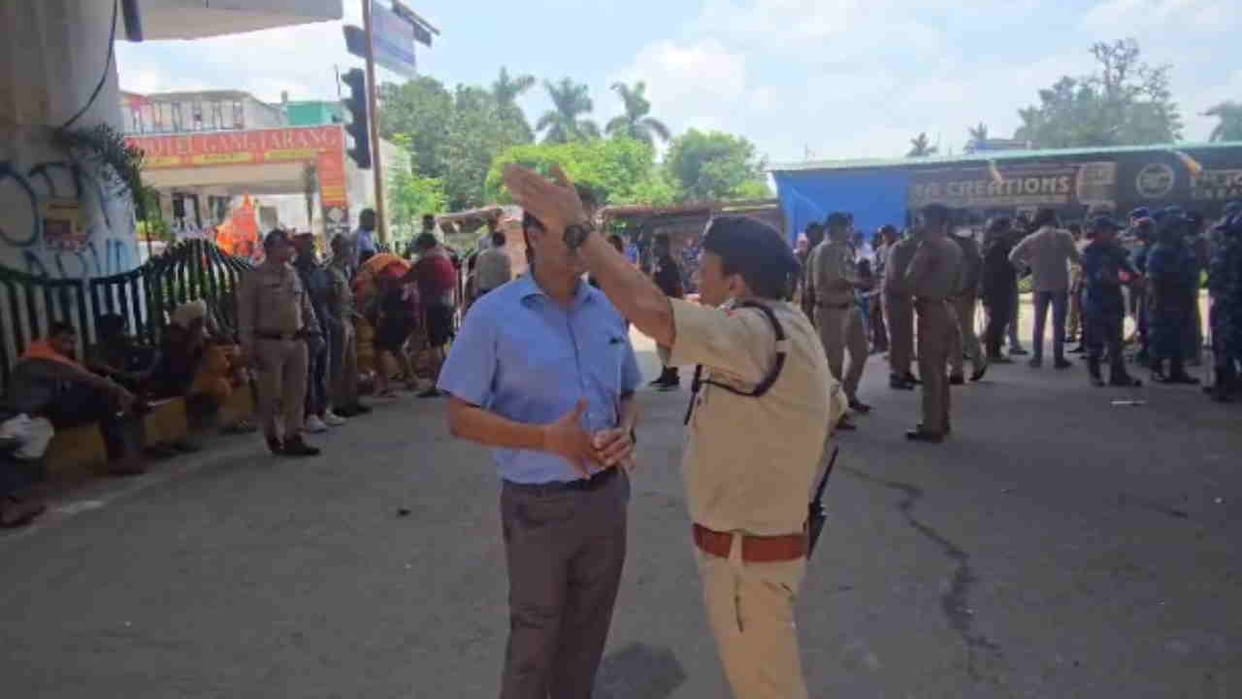 Kanwar Yatra Dispute over obscene gestures during DJ competition, inspector injured haridwar News