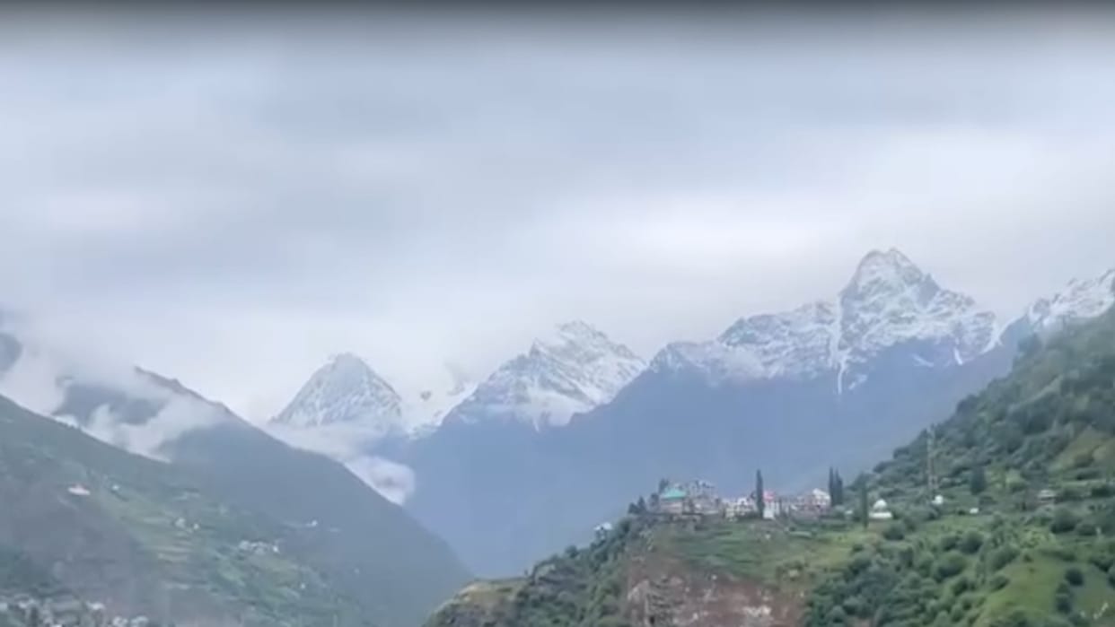 Himachal Weather forecast: Light snowfall on the peaks of Lahaul, 92 people have died so far in the monsoon