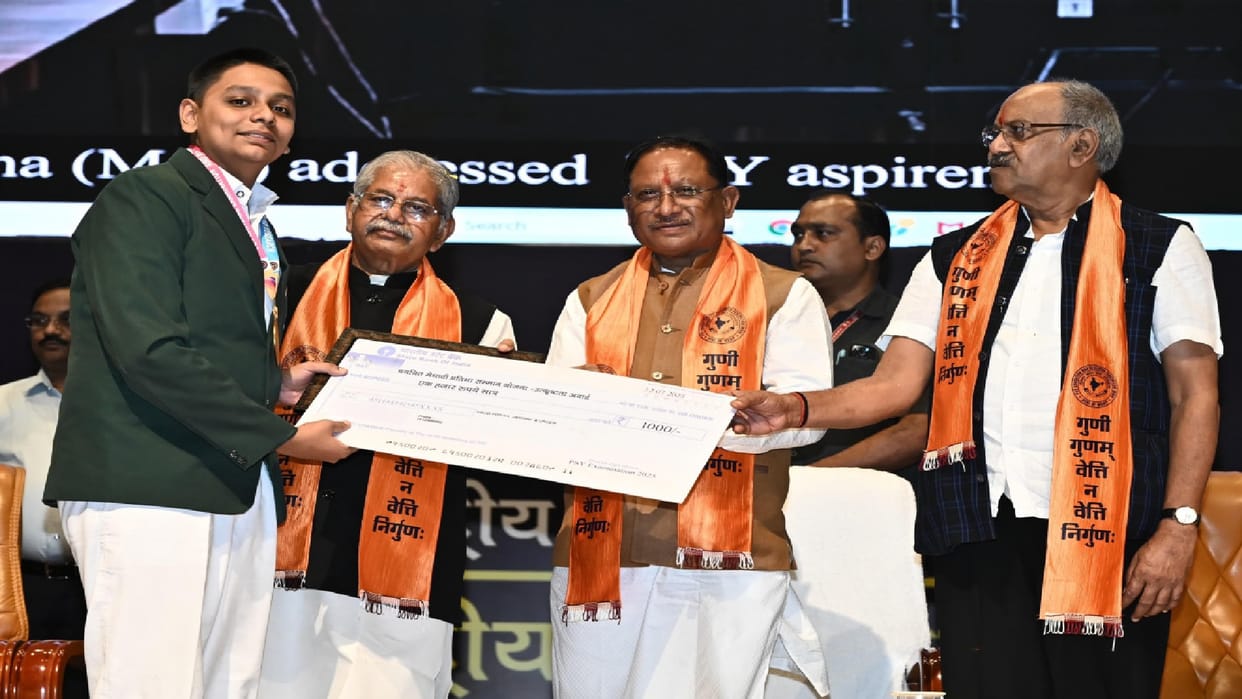 Chief Minister Sai honored talented students in PSY Excellence Award Ceremony in Raipur