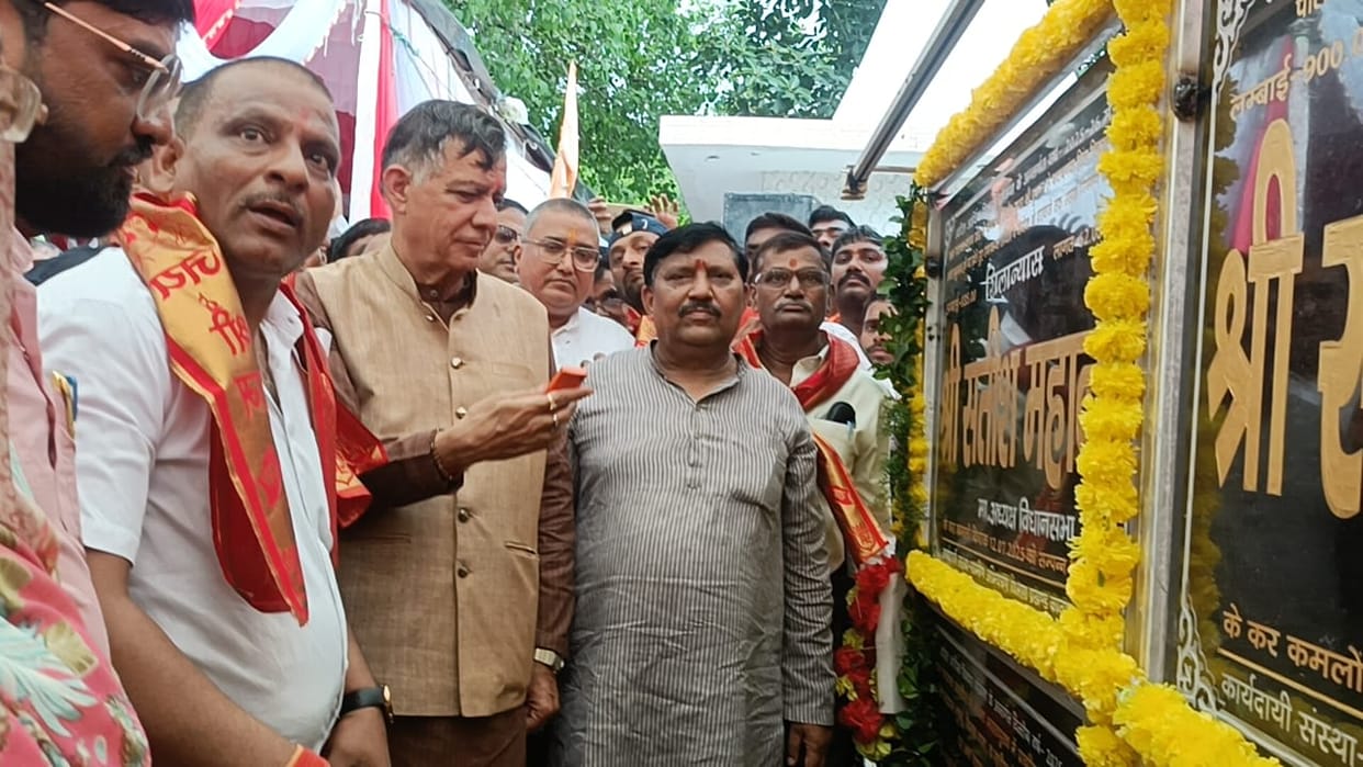 Kanpur Satish Mahana laid foundation stone of 16 roads saidMetro will reach last village of Kanpur