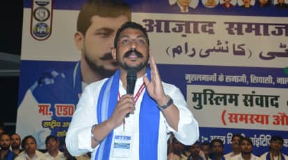 कार्यक्रम में बोलते सांसद आजाद।