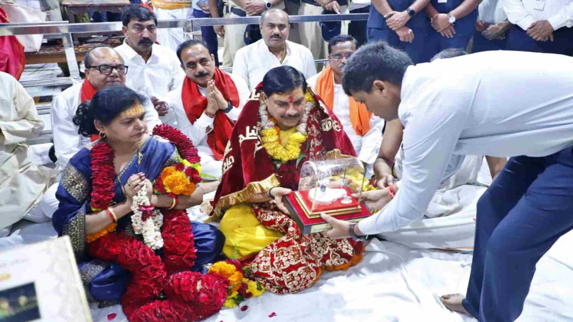 Ujjain News: CM Mohan Yadav took a dip in Shipra after taking blessings from Mahakal