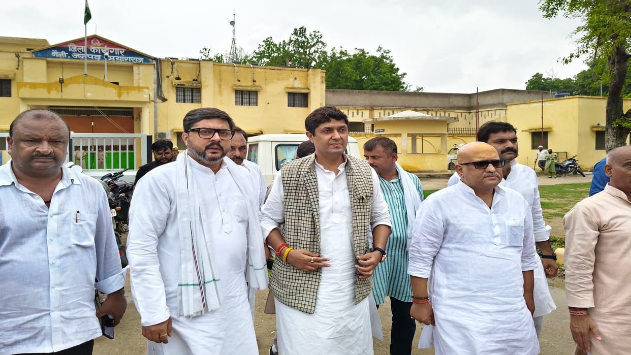 Congress President Ajay Rai said: There should be a fair investigation of the Karchana riot