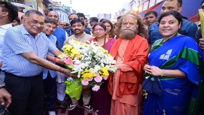 On his recovered birthday, Minister Nandi paid obeisance to Lord Shiva, performed Rudrabhishek