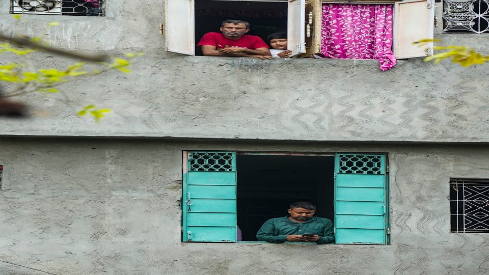 A four-storey building collapsed in Welcome delhi six members of same family died