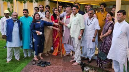 जयपुर में जंतर-मंतर स्थित सम्राट यंत्र पर ज्योतिषियों ने फहराया इंद्रध्वज, होगी अच्छी बारिश