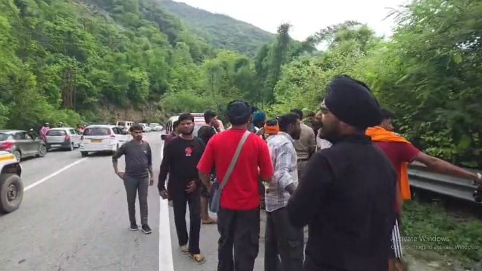 Two youths died in a truck collision on Rishikesh-Srinagar road