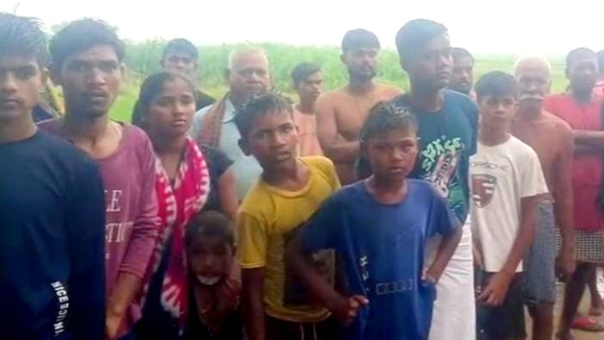 Two people including student died due to lightning four people got scorched in bhadohi