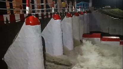 Lalitpur: Dams filled to the brim due to continuous rain, gates of nine were opened