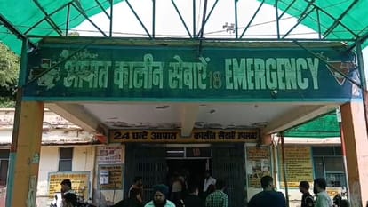 UP Roadways bus collides with tempo in Gulaothi three killed