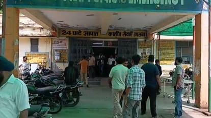 UP Roadways bus collides with tempo in Gulaothi three killed