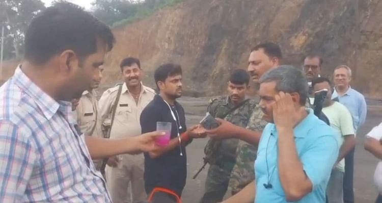 Jharkhand News: राजस्व कर्मचारी 10 हजार की रिश्वत लेते रंगे हाथ गिरफ्तार, एसीबी की बड़ी कार्रवाई