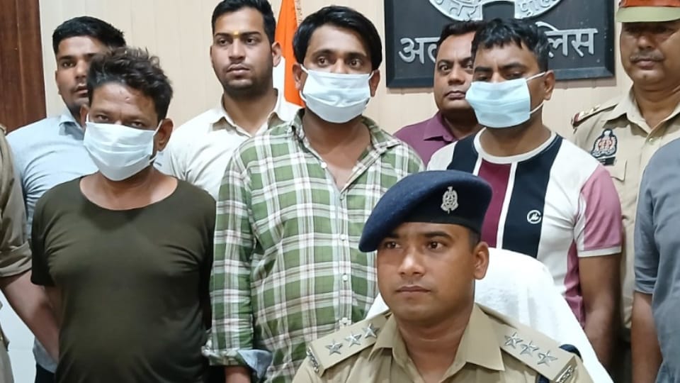 betel nut given to kill builder and district panchayat member husband in Aligarh