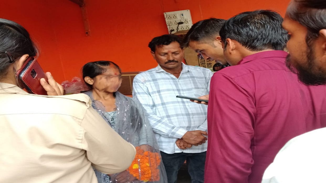 A man reached Belha Devi Dham to marry a girl hiding his identity, arrested