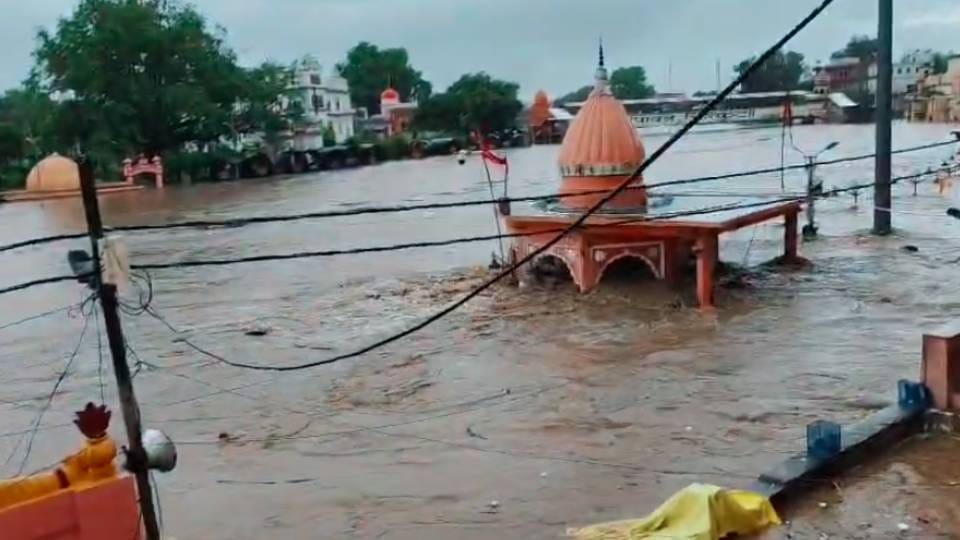UP Weather Forecast Today: Heavy Rain Causes Destruction, 13 Dead in Bundelkhand and Purvanchal