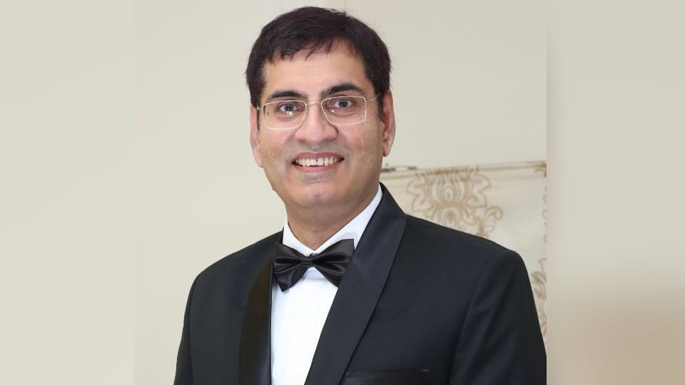 Senior neurosurgeon of Chandigarh PGI, Prof. Rajesh Chhabra performed more than thousand surgeries in 7 year