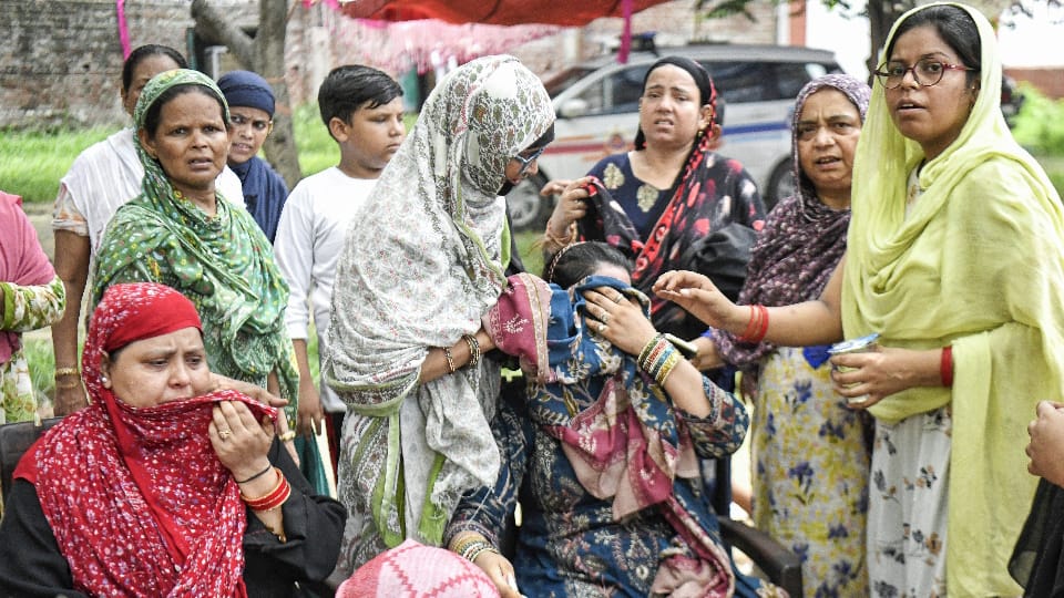 Delhi Building Collapse Seventh death in Delhi's Welcome accident