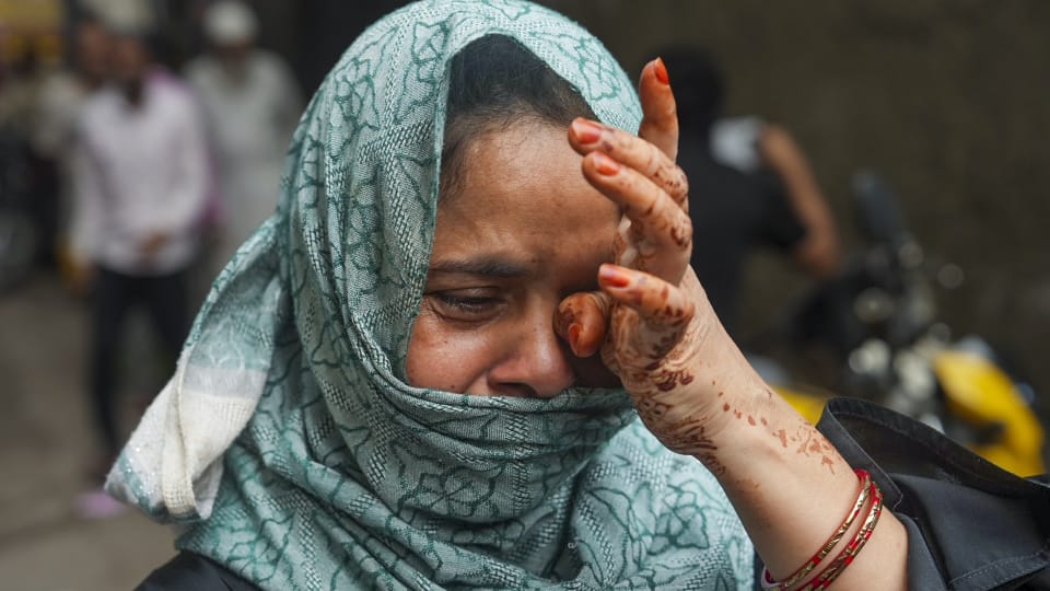Delhi Building Collapse neighbors became emotional after looking helplessly at damaged house After accident