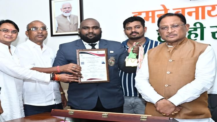 CG: छत्तीसगढ़ के प्रेम राजन रौतिया ने इंटरनेशनल पावरलिफ्टिंग में जीता स्वर्ण पदक, सीएम साय से की मुलाकात