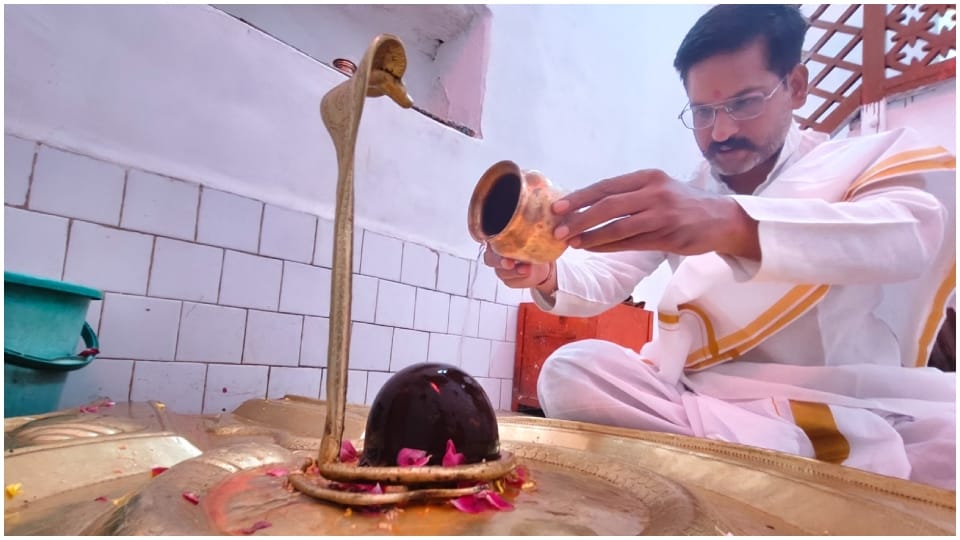Indreshwar Mahadev: The Ancient Shiva Temple of Indore Built on a Sacred Hillock