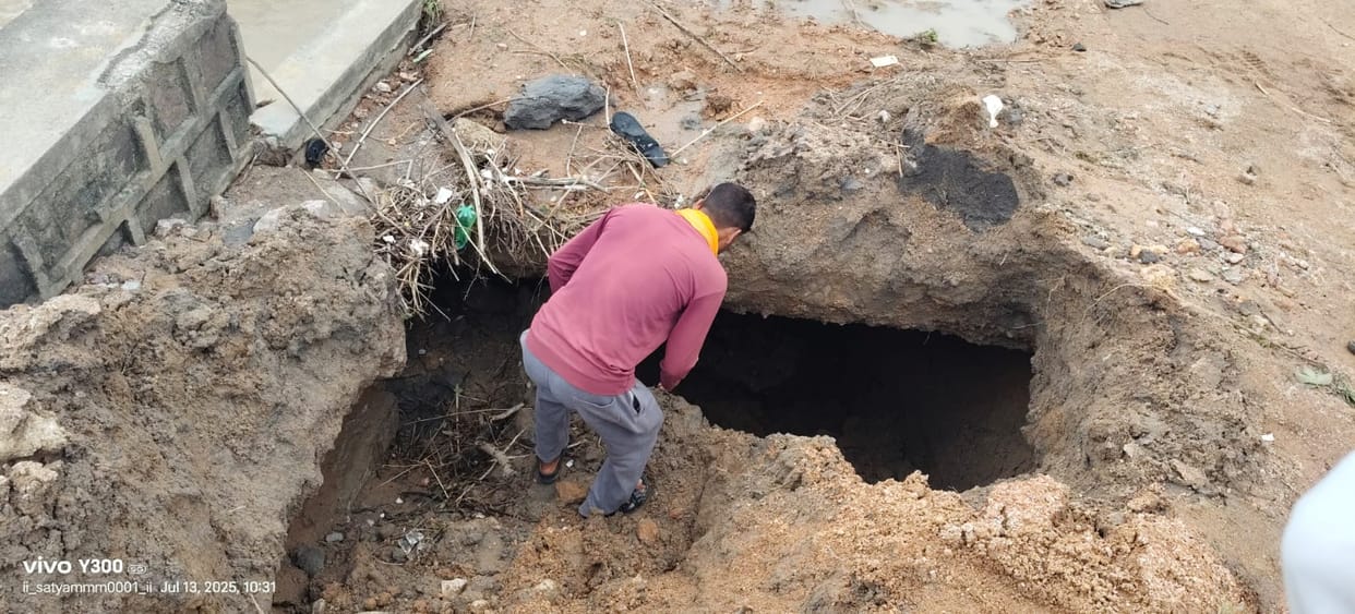 Mahoba The bridge over the Virma river was damaged in the rain six villages were cut off from communication