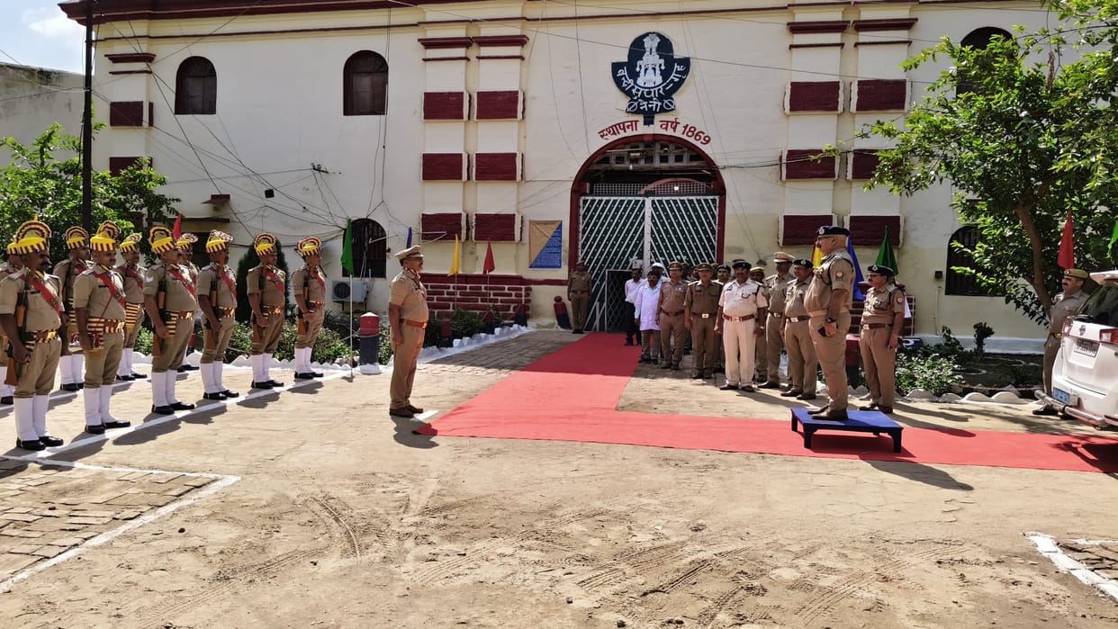 DG Jail inspected Central Jail Naini and District Jail, met the prisoners