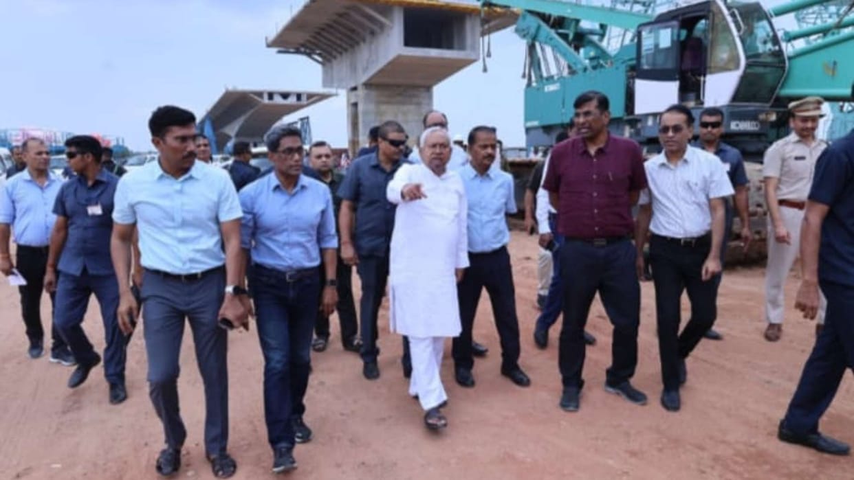 Chief Minister Nitish Kumar inspected the construction of Tajpur bridge in Athmalgola