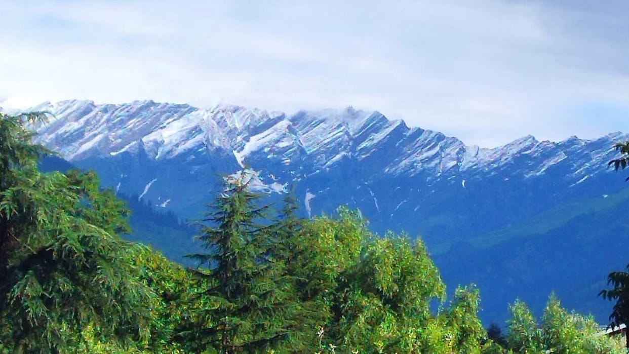 Himachal Weather Snowfall in Lahaul rain in Shimla 252 roads including two NHs still blocked
