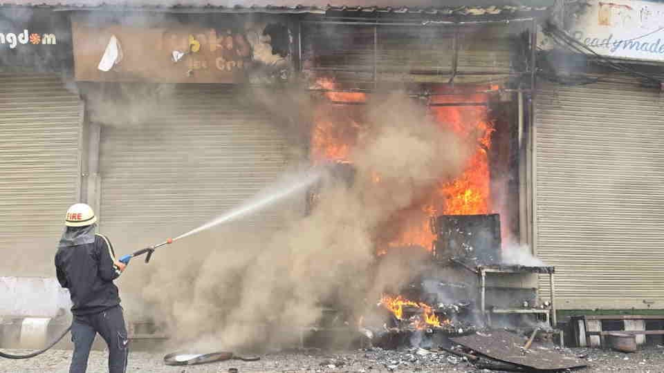 Mussoorie: Huge fire breaks out in a shop on Mall Road, chaos ensues, all goods burnt to ashes