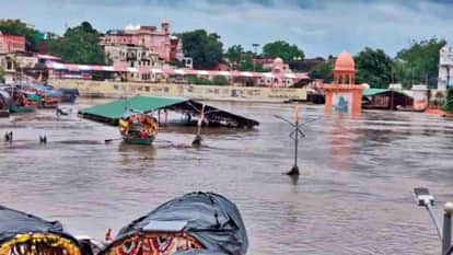 मंदाकिनी नदी में आई बाढ़।