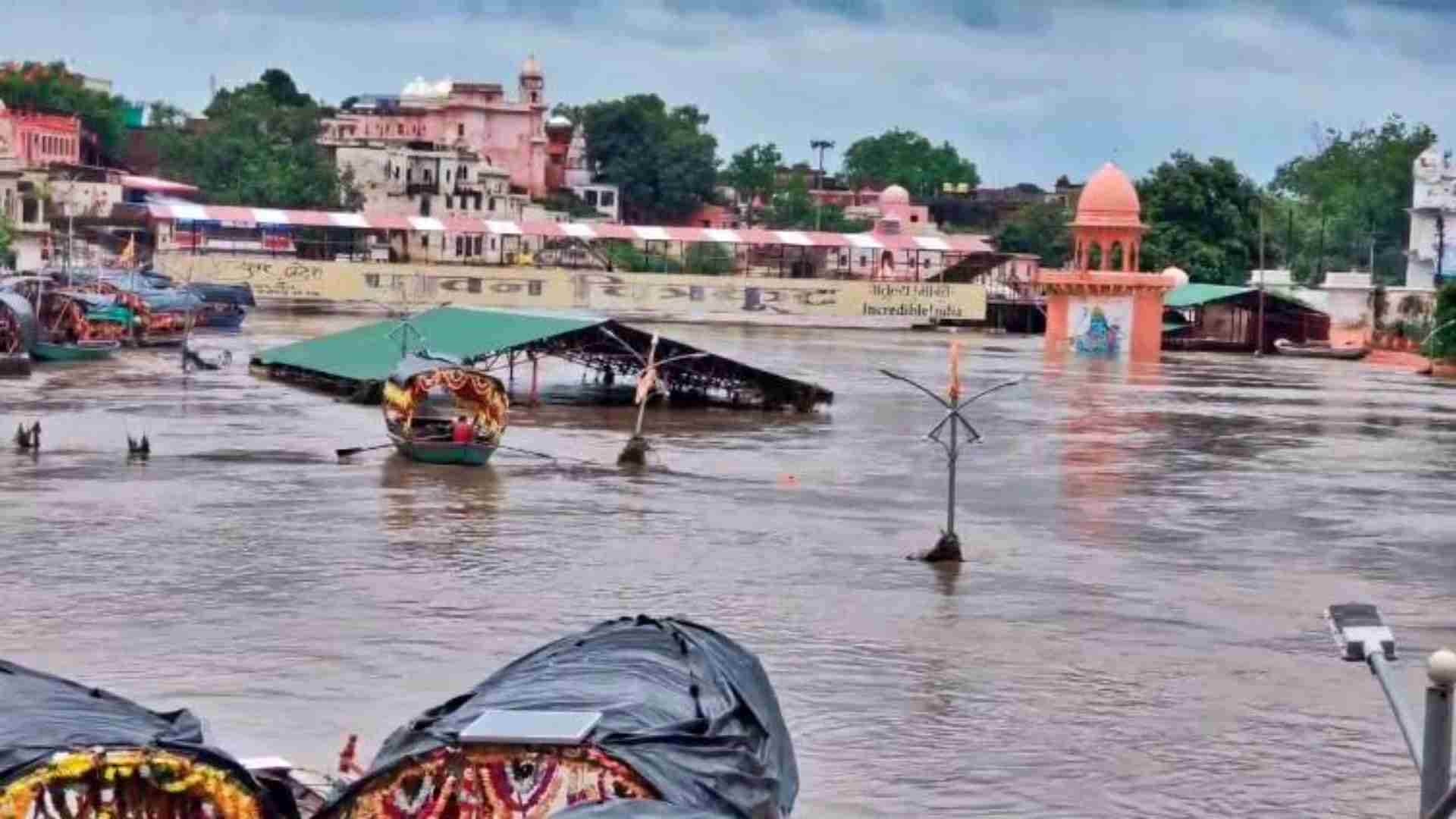 मंदाकिनी नदी में आई बाढ़।