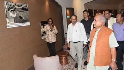 मध्य प्रदेश विधानसभा अध्यक्ष नरेंद्र सिंह तोमर निरीक्षण करते हुए