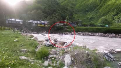 पांच साल की बच्ची नदी में गिरी, मौत