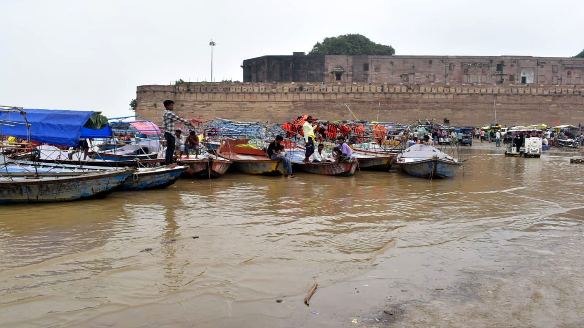 Prayagraj News: Residents of Kachhari areas scared due to cloudburst in the mountains