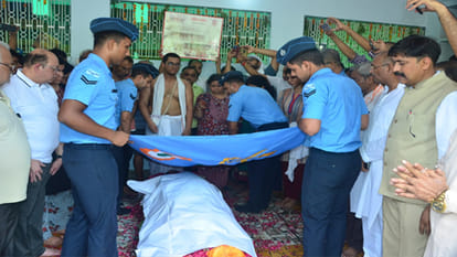 mortal remains of the spiritual guru of the Defense Minister were immersed in the five elements