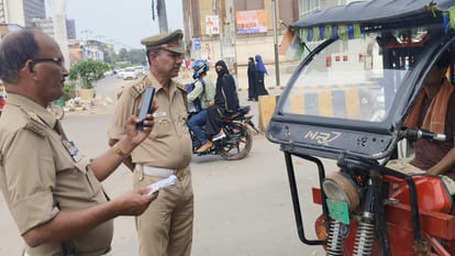 Kanpur: Traffic police conducted a campaign and seized 100 e-rickshaws running without QR code