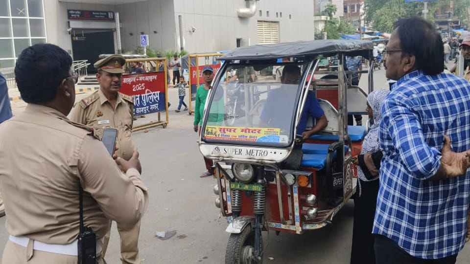 Kanpur: Traffic police conducted a campaign and seized 100 e-rickshaws running without QR code