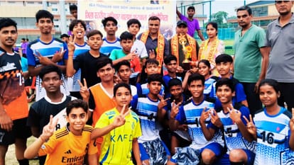 Sport News in hindi Gained lead in first half tough competition till end Varanasi won due to defence