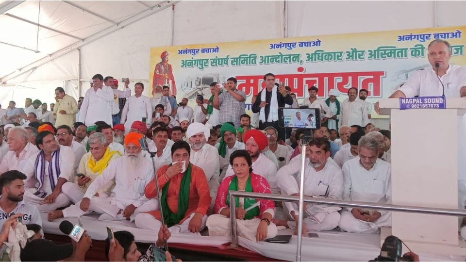 huge Mahapanchayat organized against demolition of Forest Department in Anangpur village Faridabad
