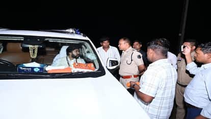 Stone pelting on BJP MLA car police registered case against unknown investigation started in Bemetara