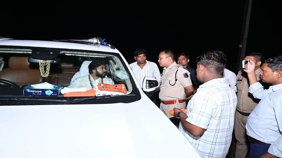 Stone pelting on BJP MLA car police registered case against unknown investigation started in Bemetara