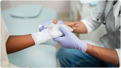 Jhansi: Innovation in Medical College...pain relieving and bactericidal mixture prepared