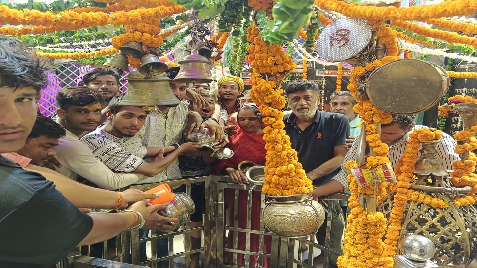 first Monday of Sawan, Har Har Mahadev in Shiva temples