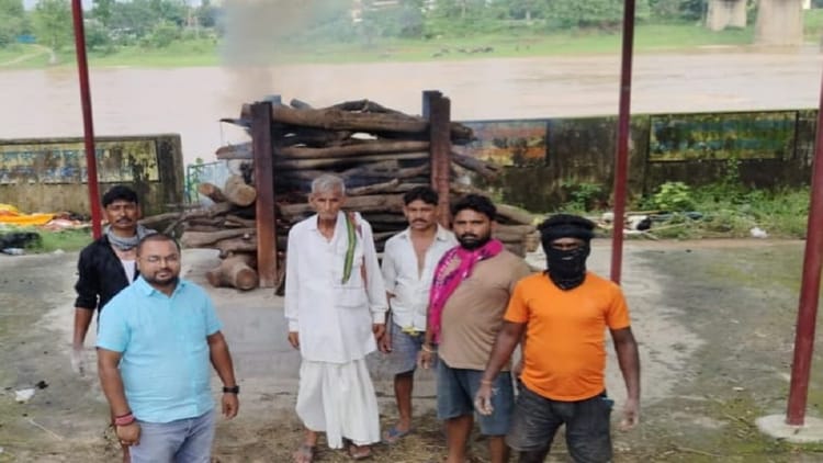 बलरामपुर रामानुजगंज: अपनों ने ठुकराया गैरों ने जिंदगी के साथ भी और जिंदगी के बाद भी अपनाया, पढ़ें