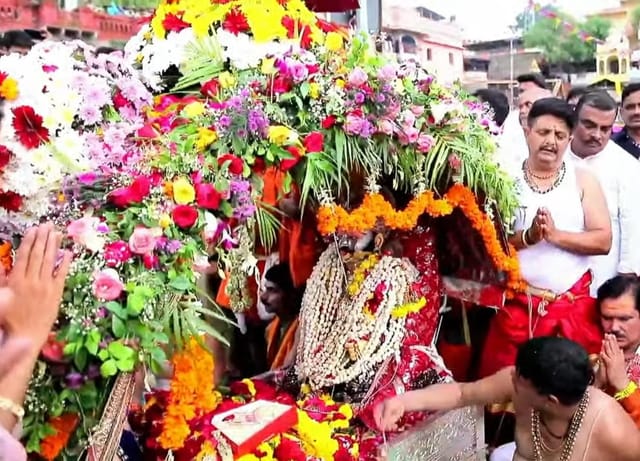 बाबा महाकाल चांदी की सवारी में निकले नगर भ्रमण पर