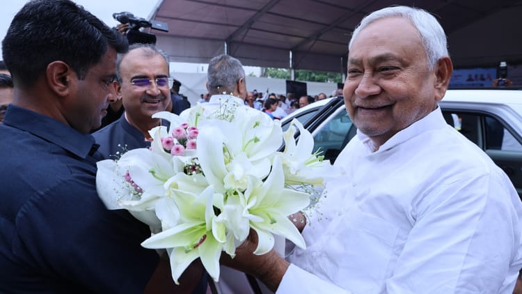 Bihar News : मुख्यमंत्री नीतीश कुमार ने अस्पताल का किया शिलान्यास, नई तकनीक की मशीनों से होगा इलाज