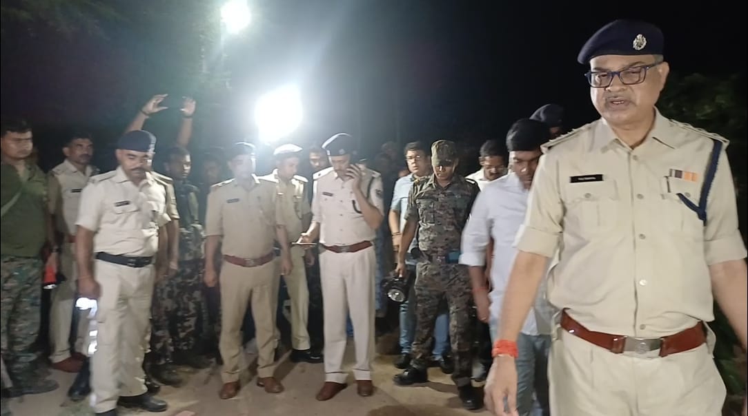 Bihar: Villagers enraged after youth's death due to police firing in Bhojpur; liquor mafia attacks police